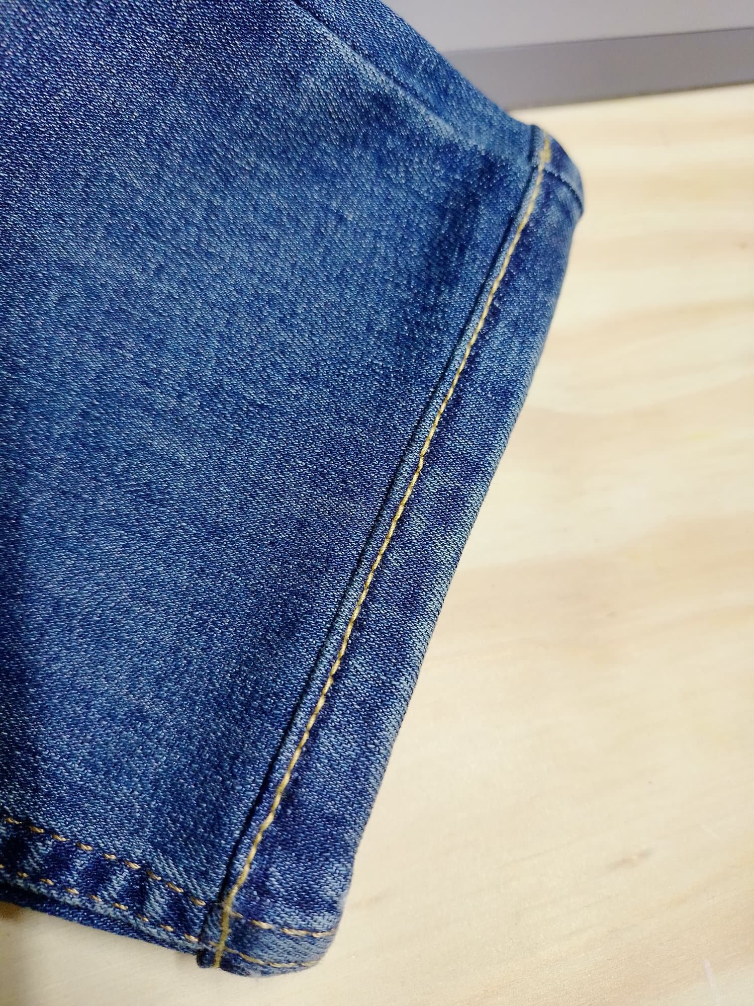 Ruedo de jean con dobladillo original — foto 2 de 3