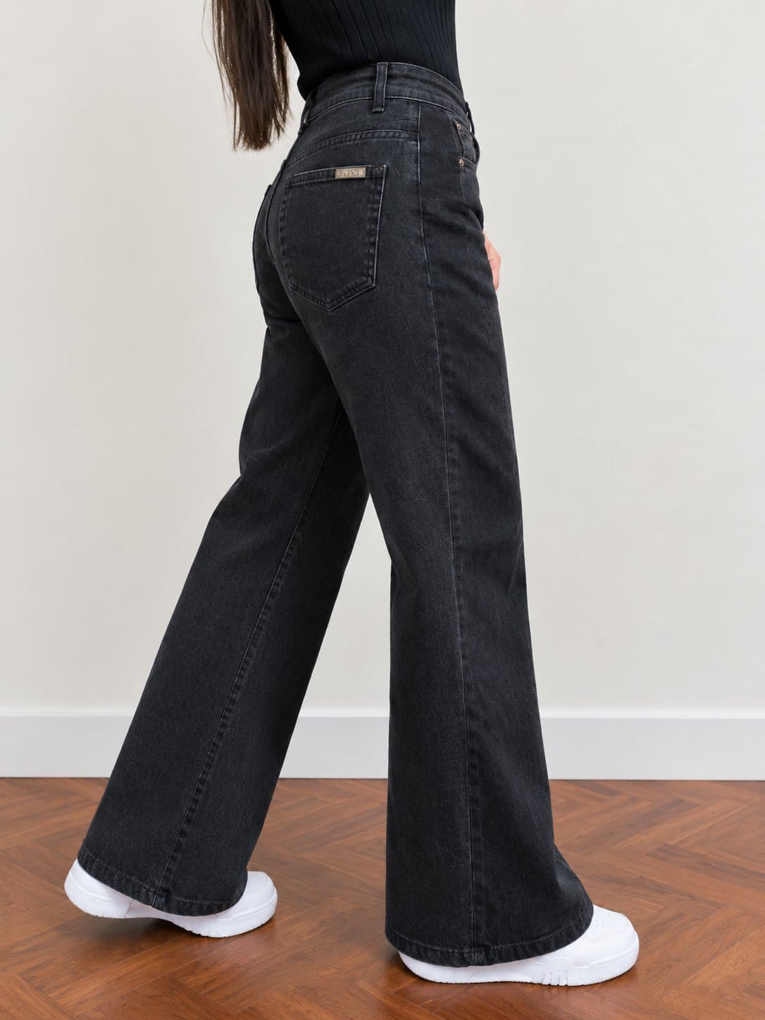 De clásico a Wide leg — foto 1 de 4
